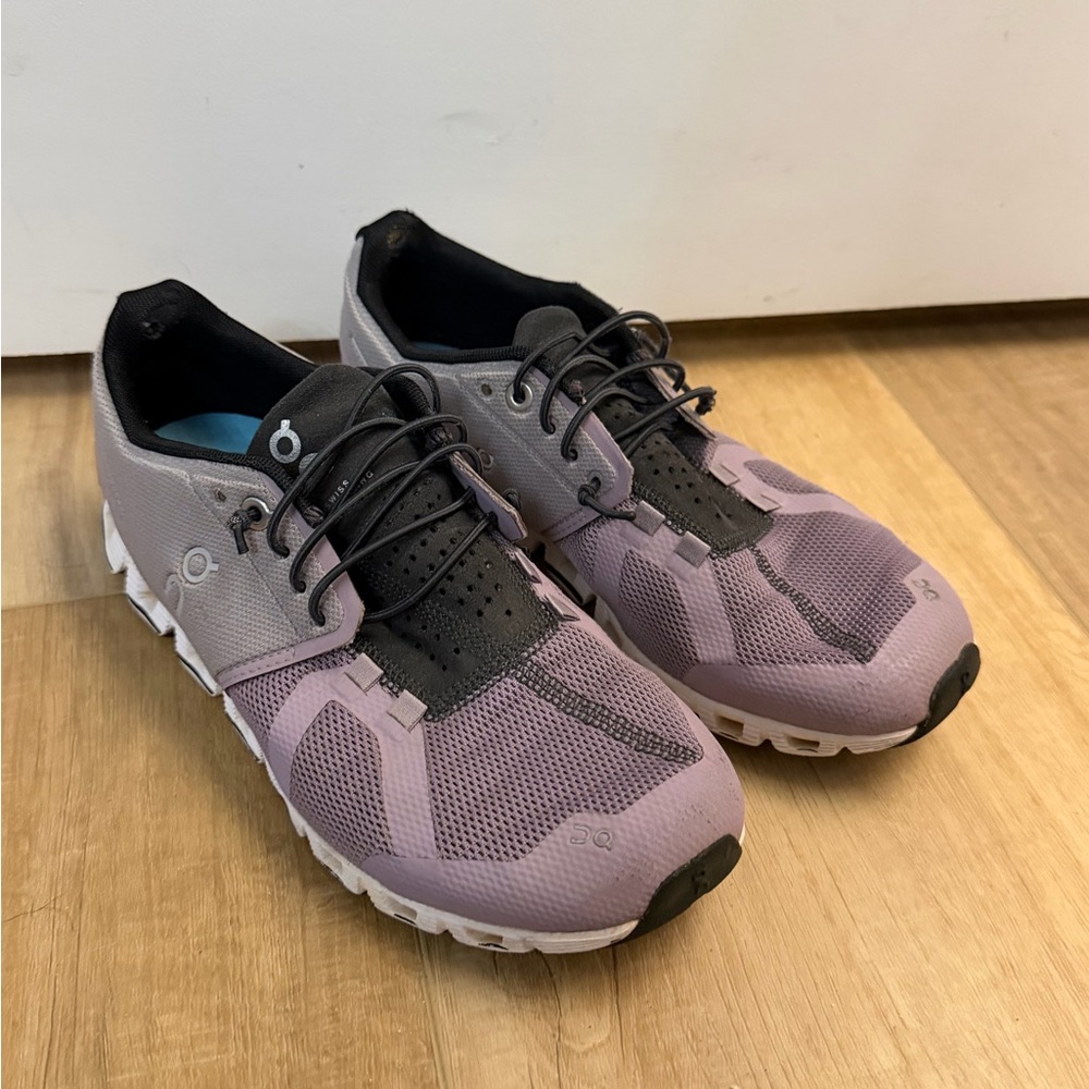 ON women’s purple running sneakers size 7.5